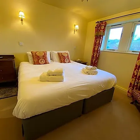 The Red Lion & Manor House *