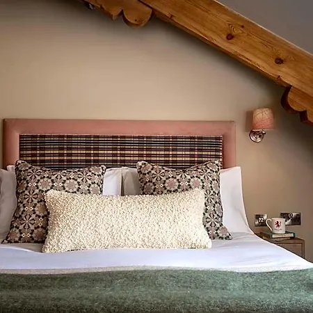 The Red Lion & Manor House *
