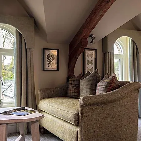 The Red Lion & Manor House *