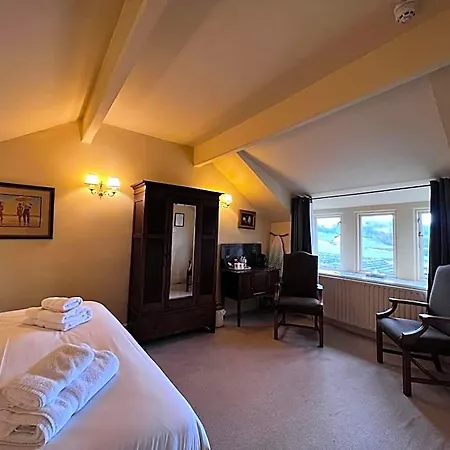The Red Lion & Manor House *