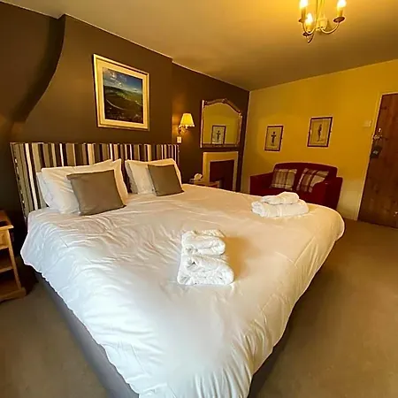 The Red Lion & Manor House Hotel